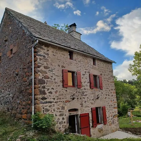 Lou Cantou Des Randonneurs Neussargues en Pinatelle